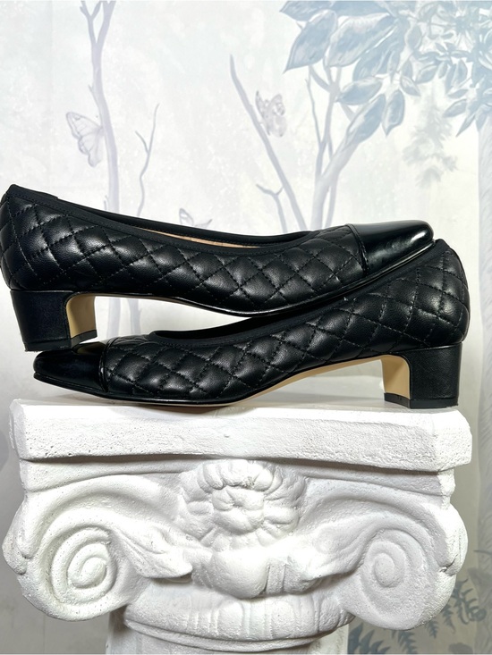Neiman Marcus Shoes - Neiman Marcus Black Quilted Low Heel Pumps